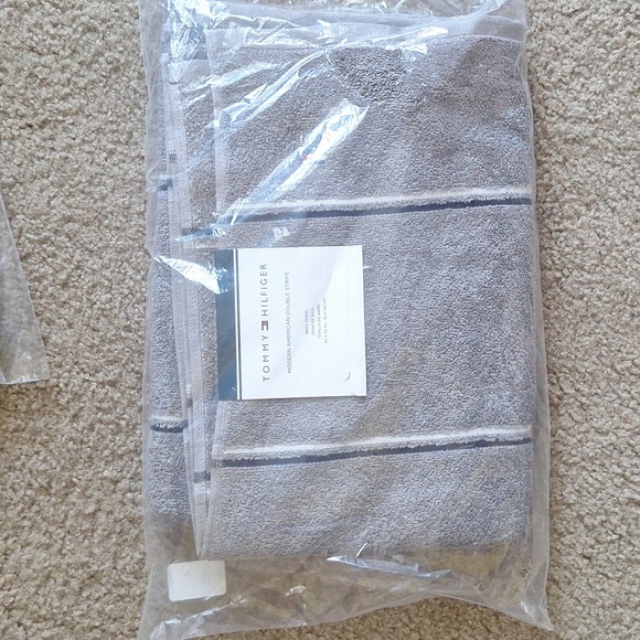 Tommy Hilfiger Modern American Double Stripe Bath Towel, 30"×54", 100%Cotton - Picture 3 of 3